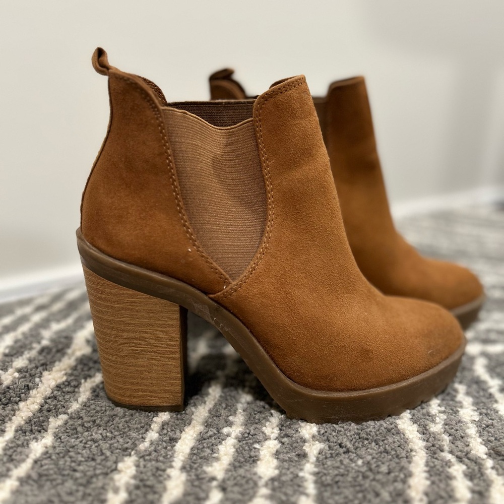 Bershka suede booties camel brown size 6